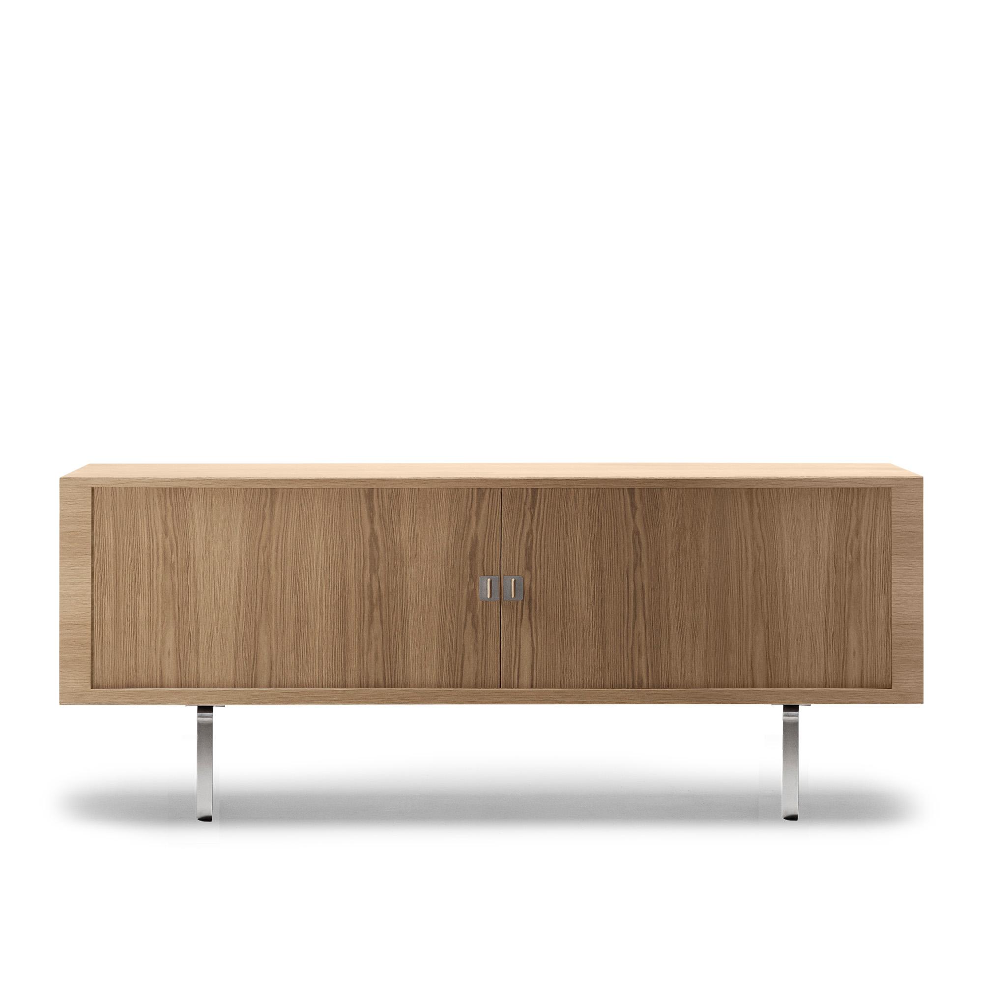 Carl Hansen - CH825 Sideboard, Oljad Ek, Ben i Rostfritt stål - Sideboards - Hans J. Wegner - Träfärgad - Metall/Trä